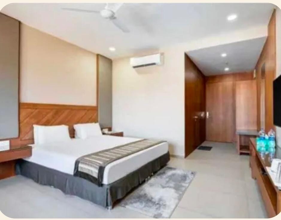 Spacious guest room at Gujarat Bhavan Rameswaram with a double bed and wooden panelling