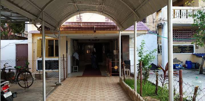 Covered entrance walkway leading into the Gujarat Bhavan building at Kanyakumari